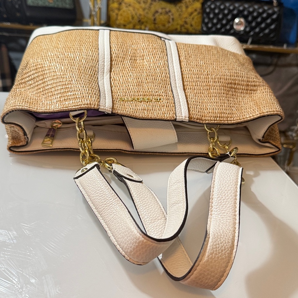 Liz Claiborne Straw Tote with White Trim - Picture 5 of 7